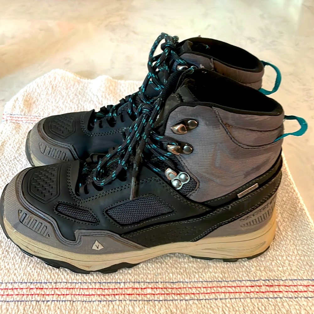 Vasque hiking boots size 4